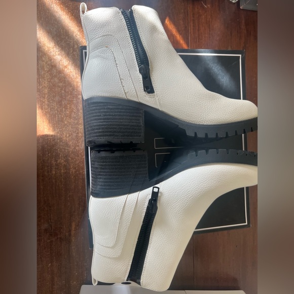 Mia Payson White Boots - Picture 7 of 11